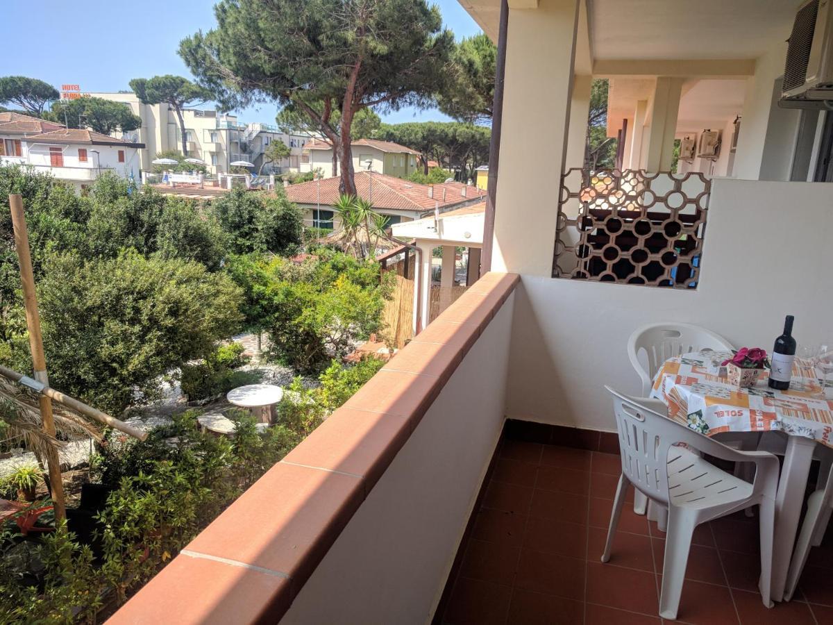 Residence Le Rose Marina Di Bibbona Eksteriør billede