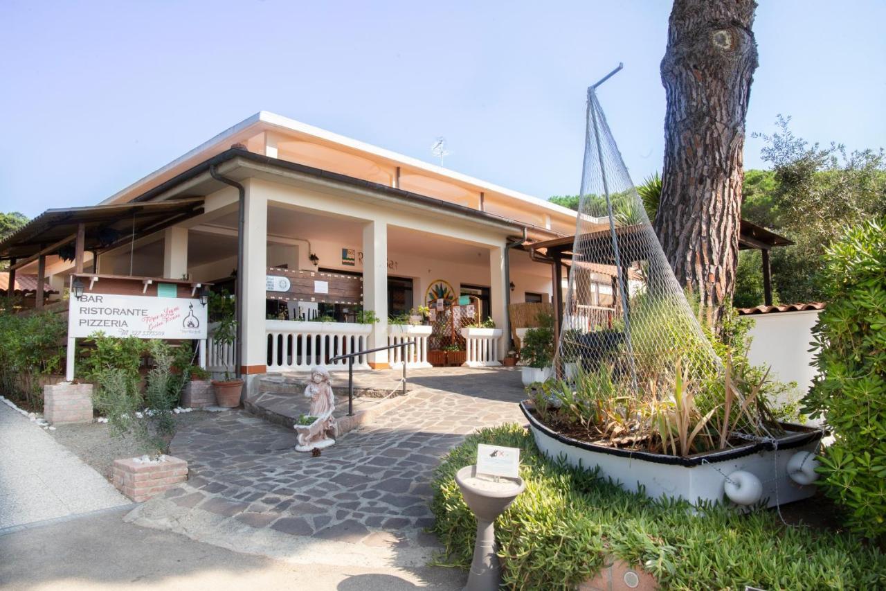 Residence Le Rose Marina Di Bibbona Eksteriør billede