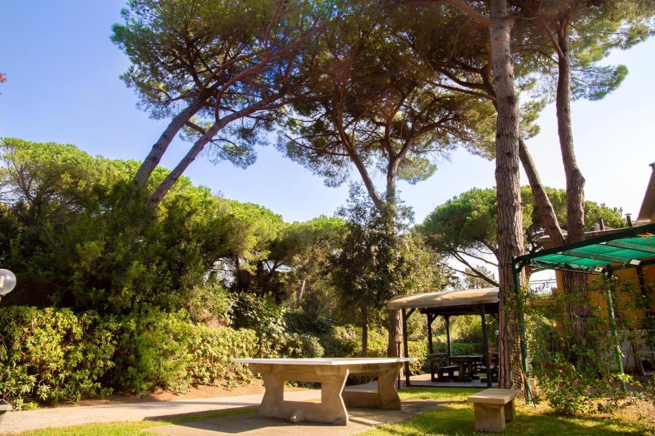 Residence Le Rose Marina Di Bibbona Eksteriør billede